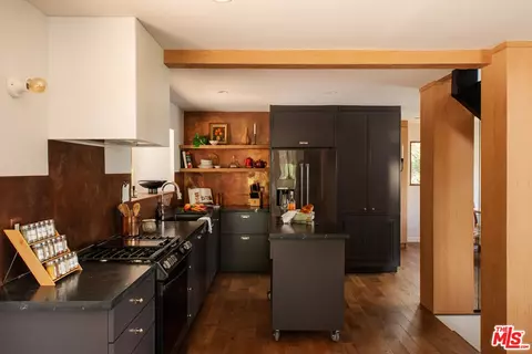 Kitchen - 413 Cimarron Ln, Lake Arrowhead, CA 92352 photo 1 of 3