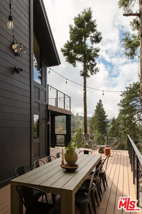 Exterior - 413 Cimarron Ln, Lake Arrowhead, CA 92352 photo 6 of 9