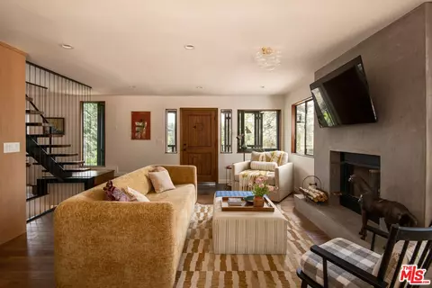 Living - 413 Cimarron Ln, Lake Arrowhead, CA 92352 photo 2 of 4