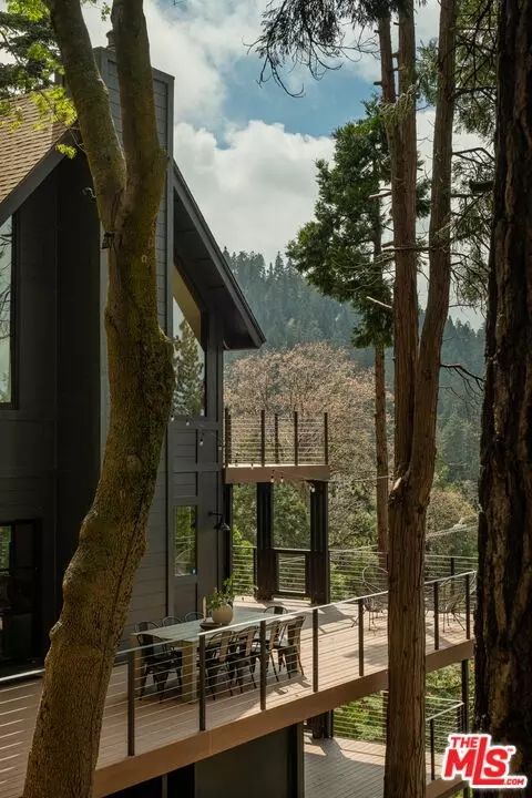 Exterior - 413 Cimarron Ln, Lake Arrowhead, CA 92352 photo 5 of 9