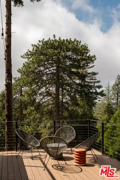 Exterior - 413 Cimarron Ln, Lake Arrowhead, CA 92352 photo 7 of 9