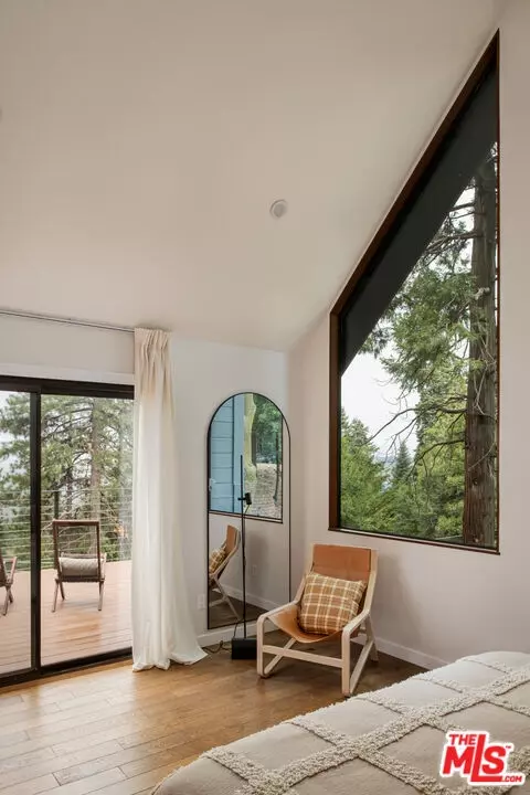 Bedroom - 413 Cimarron Ln, Lake Arrowhead, CA 92352 photo 6 of 8