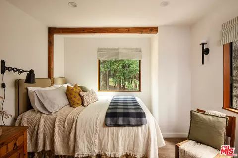 Bedroom - 413 Cimarron Ln, Lake Arrowhead, CA 92352 photo 7 of 8