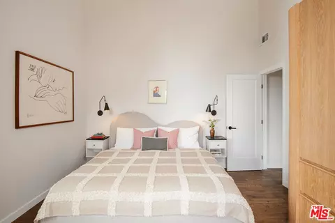 Bedroom - 413 Cimarron Ln, Lake Arrowhead, CA 92352 photo 5 of 8