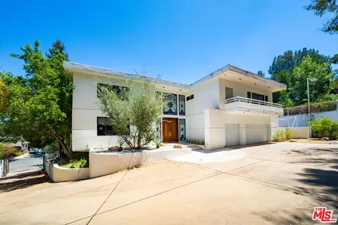15656 Crownridge Pl, Sherman Oaks, CA 91403