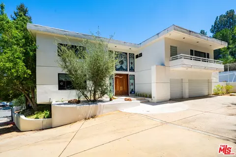 15656 Crownridge Pl, Sherman Oaks, CA 91403