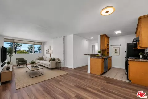 421 S La Fayette Park Pl #210, Los Angeles, CA 90057