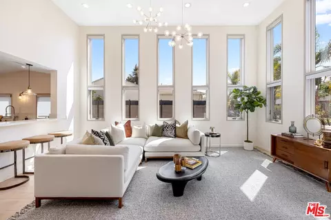 3910 Berryman Ave, Los Angeles, CA 90066