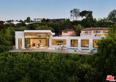 11411 Dona Teresa Dr, Studio City, CA 91604