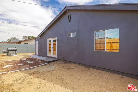Exterior - 43033 39th St, Lancaster, CA 93536 photo 3 of 4