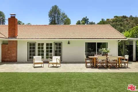 3736 Eddingham Ave, Calabasas, CA 91302