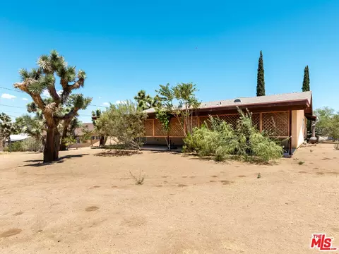 Exterior - 7204 Emerson Ave, Yucca Valley, CA 92284 photo 7 of 17