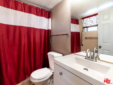 Bath - 7204 Emerson Ave, Yucca Valley, CA 92284 photo 1 of 4