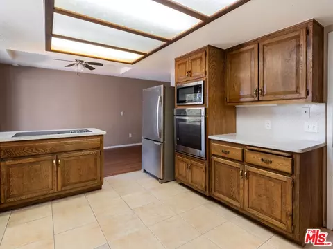 Kitchen - 7204 Emerson Ave, Yucca Valley, CA 92284 photo 2 of 5