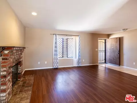 Living - 7204 Emerson Ave, Yucca Valley, CA 92284 photo 4 of 7