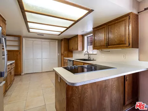 Kitchen - 7204 Emerson Ave, Yucca Valley, CA 92284 photo 4 of 5