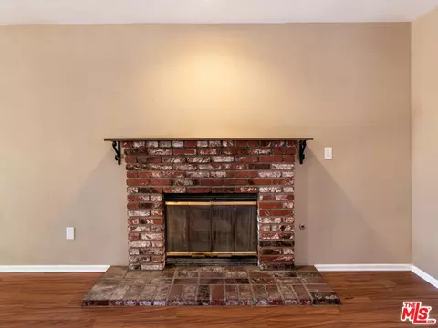 Living - 7204 Emerson Ave, Yucca Valley, CA 92284 photo 7 of 7