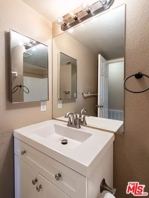 Bath - 7204 Emerson Ave, Yucca Valley, CA 92284 photo 4 of 4
