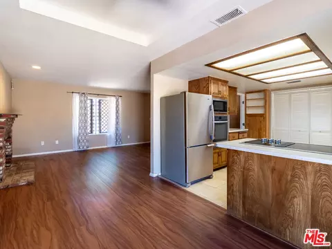 Living - 7204 Emerson Ave, Yucca Valley, CA 92284 photo 5 of 7