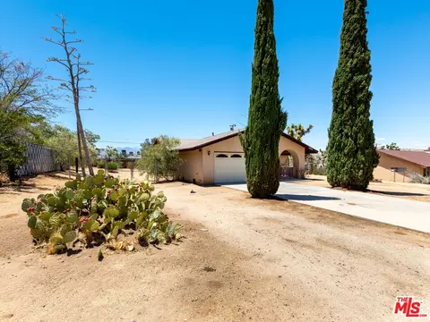Exterior - 7204 Emerson Ave, Yucca Valley, CA 92284 photo 4 of 17