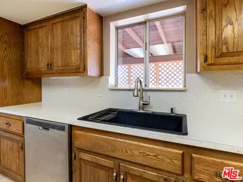 Kitchen - 7204 Emerson Ave, Yucca Valley, CA 92284 photo 5 of 5