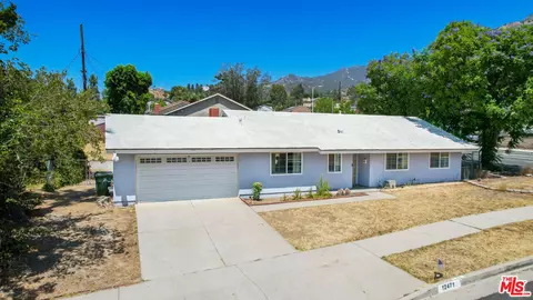 12471 Tibbetts St, Sylmar, CA 91342