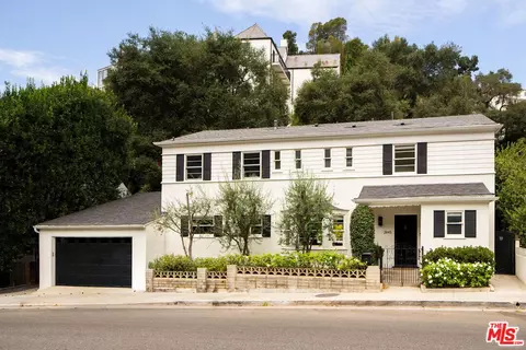 2845 N Beachwood Dr, Los Angeles, CA 90068