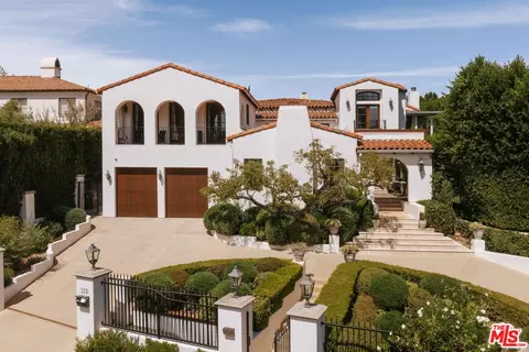 124 N Woodburn Dr, Los Angeles, CA 90049