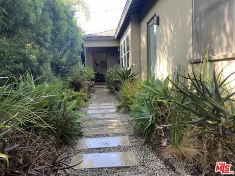 Exterior - 320 Grand Blvd, Venice, CA 90291 photo 4 of 19