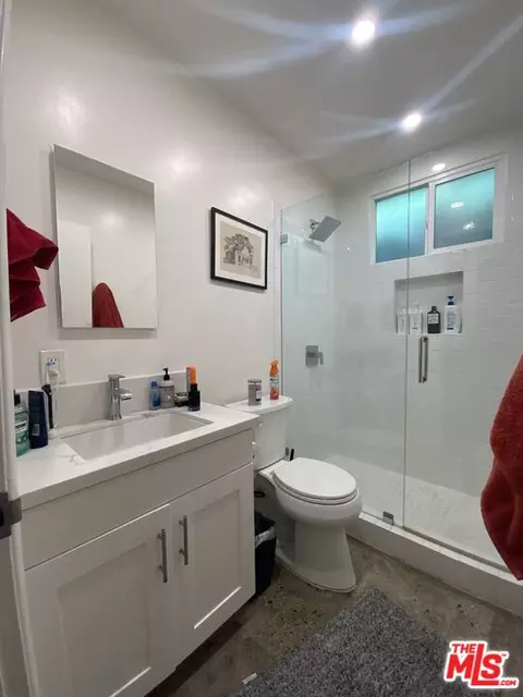 Bath - 320 Grand Blvd, Venice, CA 90291 photo 5 of 6