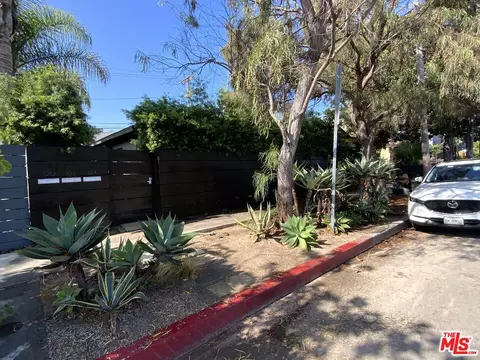 Exterior - 320 Grand Blvd, Venice, CA 90291 photo 12 of 19