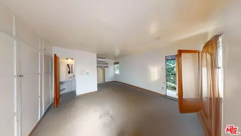 Bedroom - 320 Grand Blvd, Venice, CA 90291 photo 7 of 9