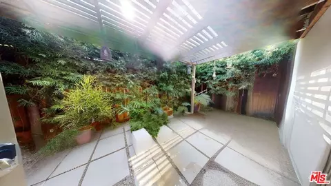Exterior - 320 Grand Blvd, Venice, CA 90291 photo 15 of 19