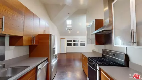 320 Grand Blvd, Venice, CA 90291