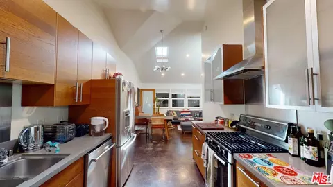Kitchen - 320 Grand Blvd, Venice, CA 90291 photo 1 of 1