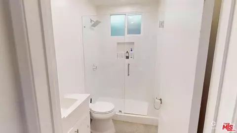 Bath - 320 Grand Blvd, Venice, CA 90291 photo 3 of 6
