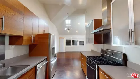 320 Grand Blvd, Venice, CA 90291