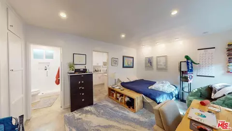 Bedroom - 320 Grand Blvd, Venice, CA 90291 photo 4 of 9
