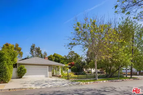 11548 Clover Ave, Los Angeles, CA 90066