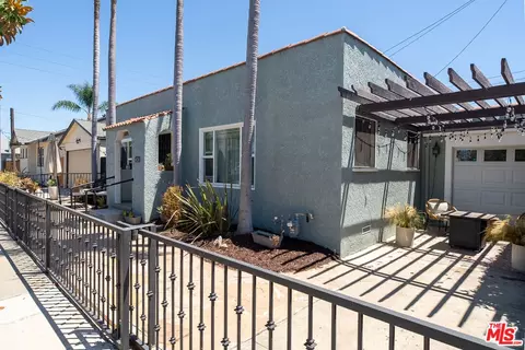 Exterior - 4224 E 11th St, Long Beach, CA 90804 photo 3 of 5
