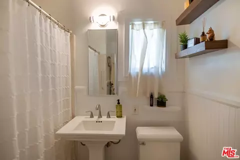 Bath - 4224 E 11th St, Long Beach, CA 90804 photo 1 of 1