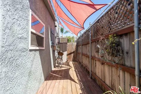 Exterior - 4224 E 11th St, Long Beach, CA 90804 photo 2 of 5