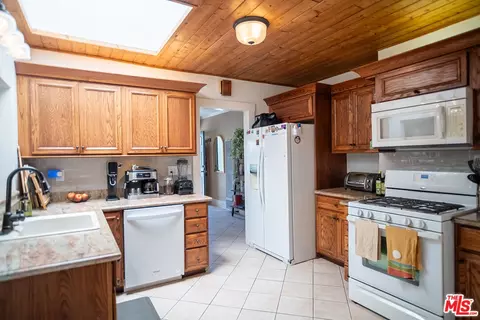 Kitchen - 4224 E 11th St, Long Beach, CA 90804 photo 2 of 3