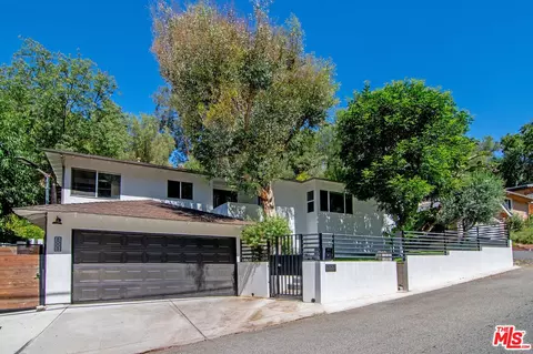 5005 Calderon Rd, Woodland Hills, CA 91364