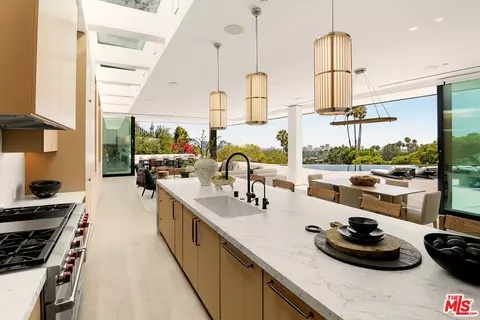 1200 Laurel Way, Beverly Hills, CA 90210