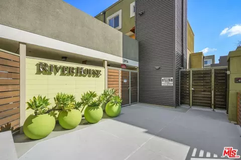 2974 Ripple Pl #202, Los Angeles, CA 90039