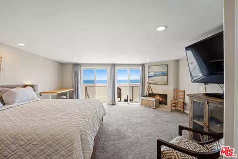 Bedroom - 305 Ocean Dr, Oxnard, CA 93035 photo 3 of 4