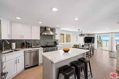 Kitchen - 305 Ocean Dr, Oxnard, CA 93035 photo 1 of 1