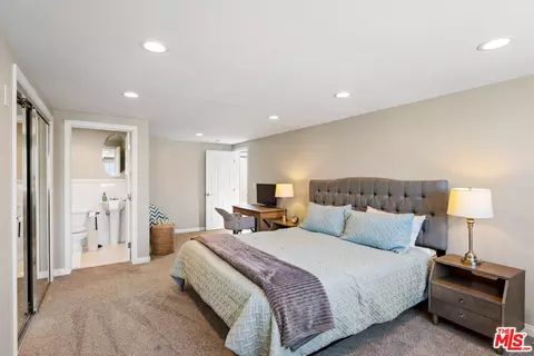 Bedroom - 305 Ocean Dr, Oxnard, CA 93035 photo 4 of 4