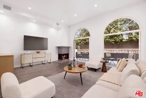 14100 Dickens St #2, Sherman Oaks, CA 91423